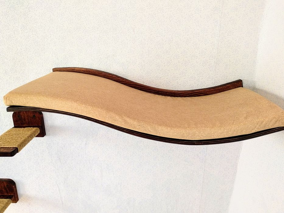 Лежак настенный для котов