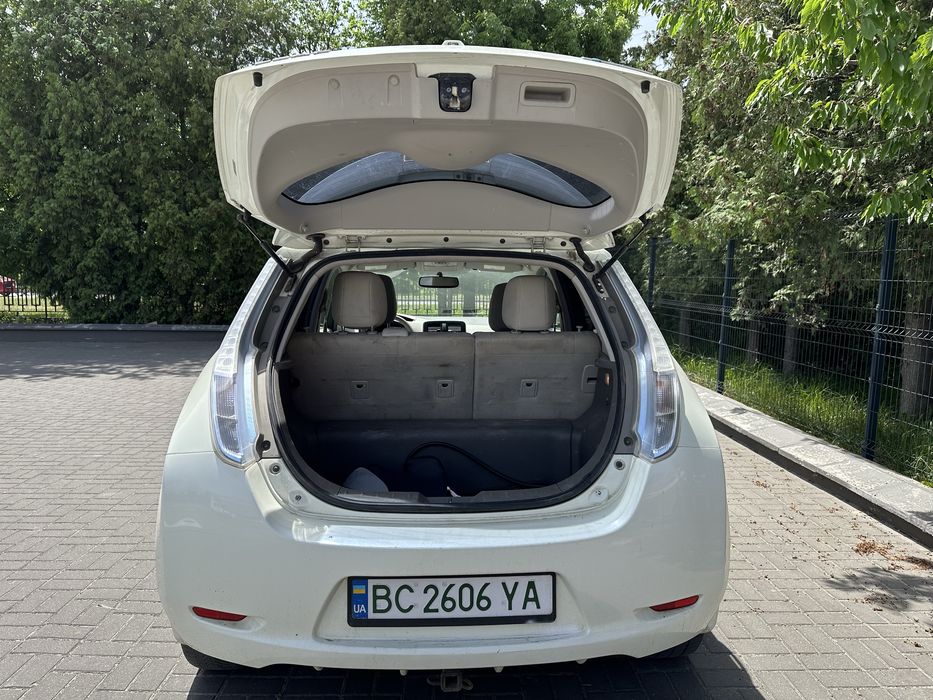 Nissan Leaf 2011, електро, автомат
