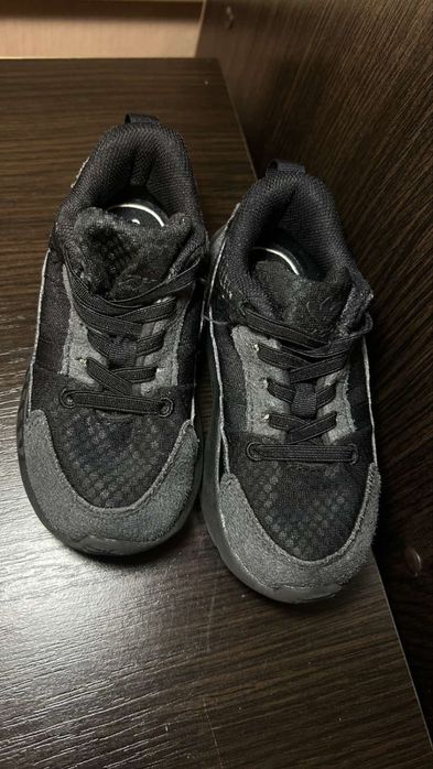 Продам дитячі кросівки Adidas