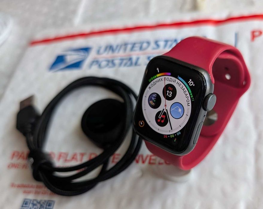 Вигідно Гарантія все працює Apple Watch SE 40 Space Gray