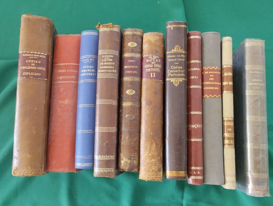 Vários livros de Direito