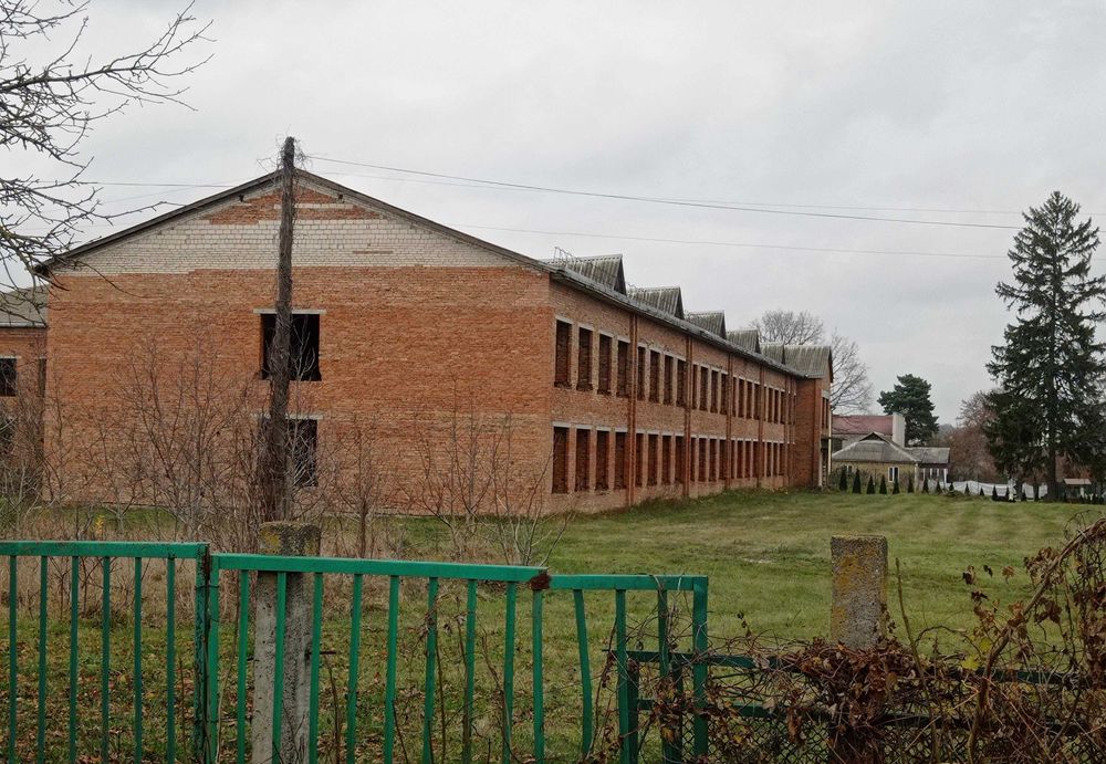 Будівля 3 917.6 м2, 0,8 га. Тростянець, вул. Соборна, 94-А