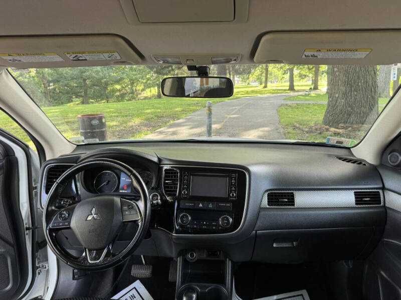 2016 Mitsubishi Outlander ES