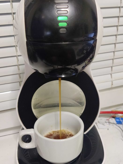 Капсульна кавоварка Dolce Gusto б/у в чудовому робочому стані.