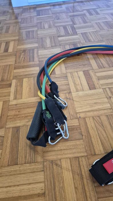 Conjunto de bandas de resistência (Resistance Band Set) para fitness, yoga ou pilates.