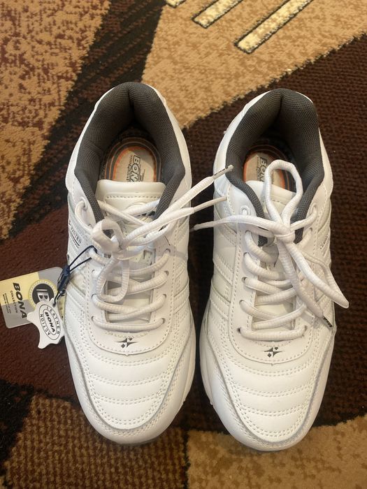 Кросівки нові 38 розмір ортопедична устілка