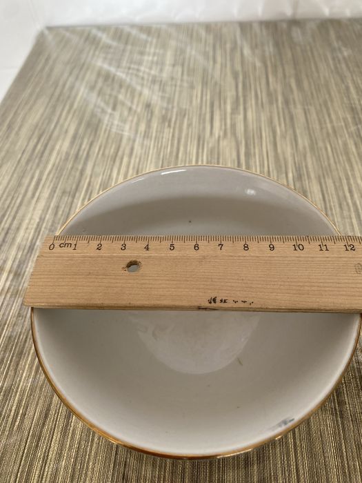 Antiga tigela de porcelana