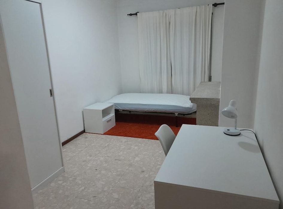Quarto para arrendamento a estudante