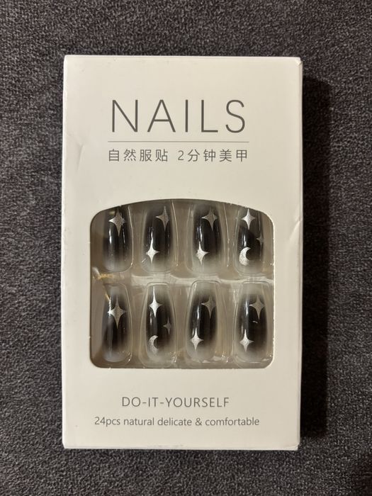 накладні нігті у корейському стилі y2k