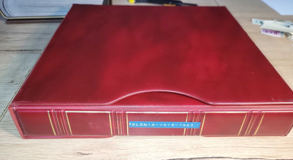 Klaser, album z futerałem na znaczki Polska 1918-65, białe karty.