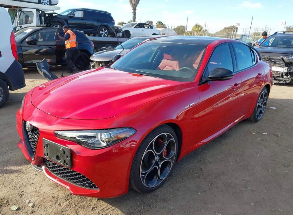 Alfa Romeo Giulia Piękny włoski samochód w drodze do Polski