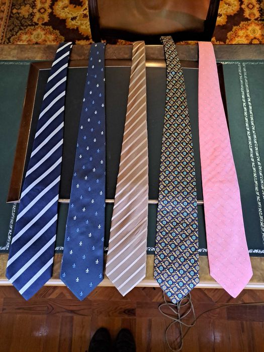 Gravatas de várias marcas - padrões e cores diversos