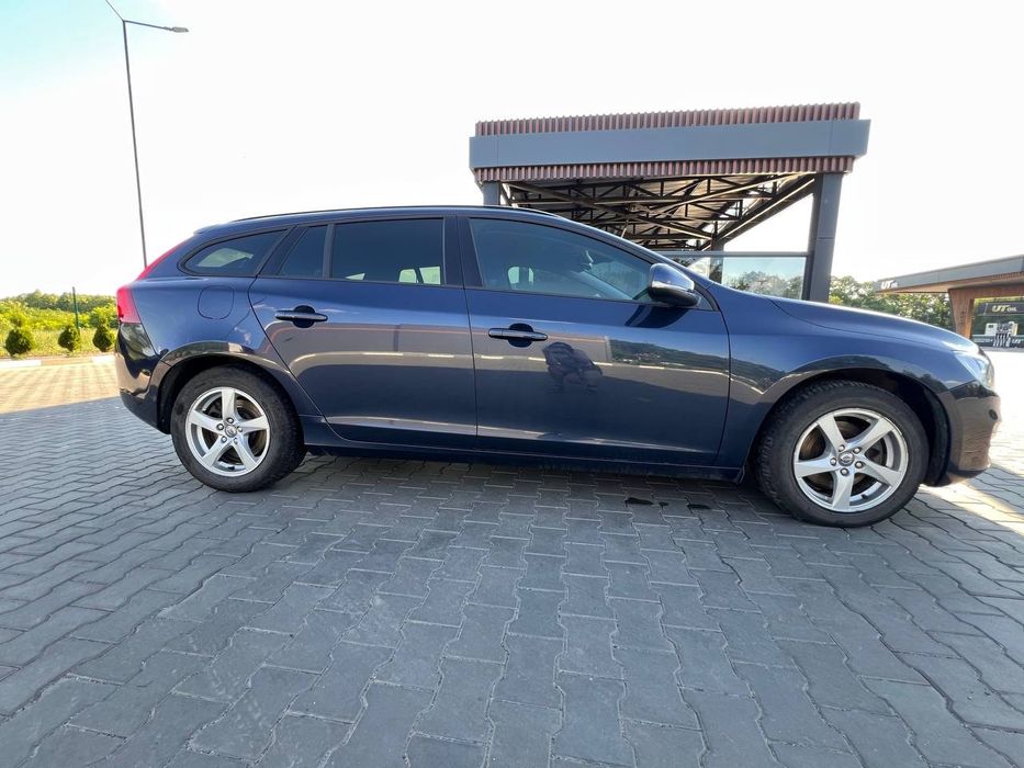 Продам власний Volvo V60 1.6 disel. Надійний французький двигун. Машина в гарному стані.
