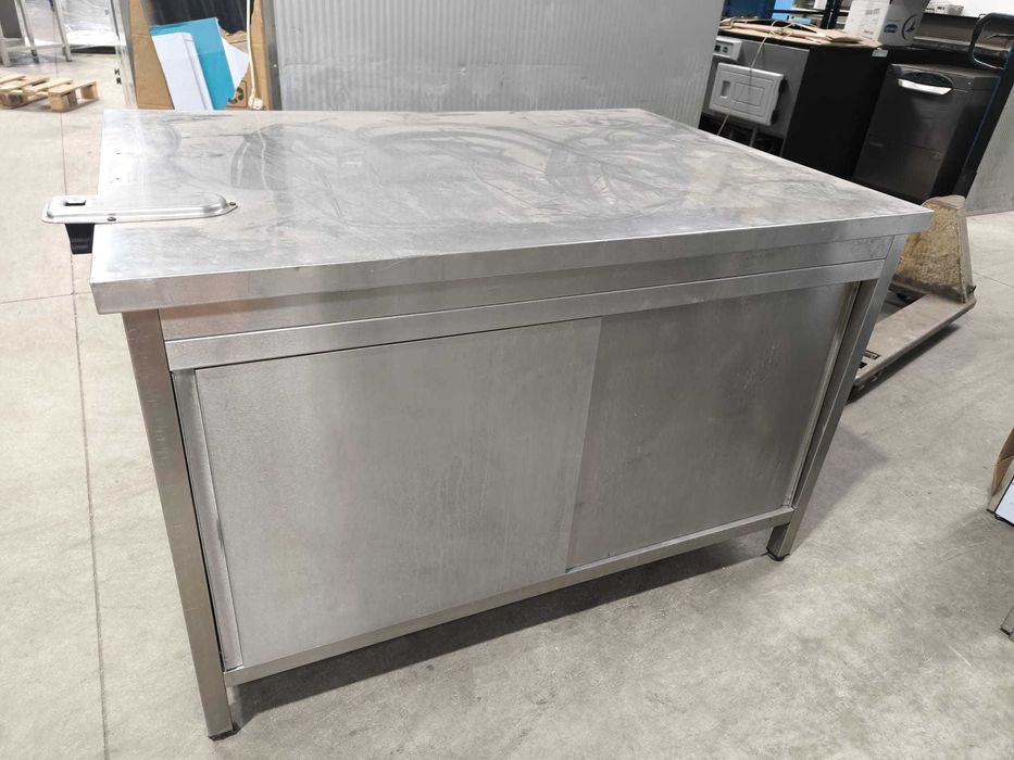 Movel em inox com portas