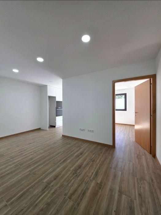 Moradia T2 Nova em Merelim com Garagem, Terraço, Isolamento Capoto e Vidros Duplos

Rua D. Pedro V