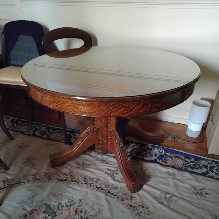 Mesa Redonda em Madeira Maciça com Vidro – Extensível