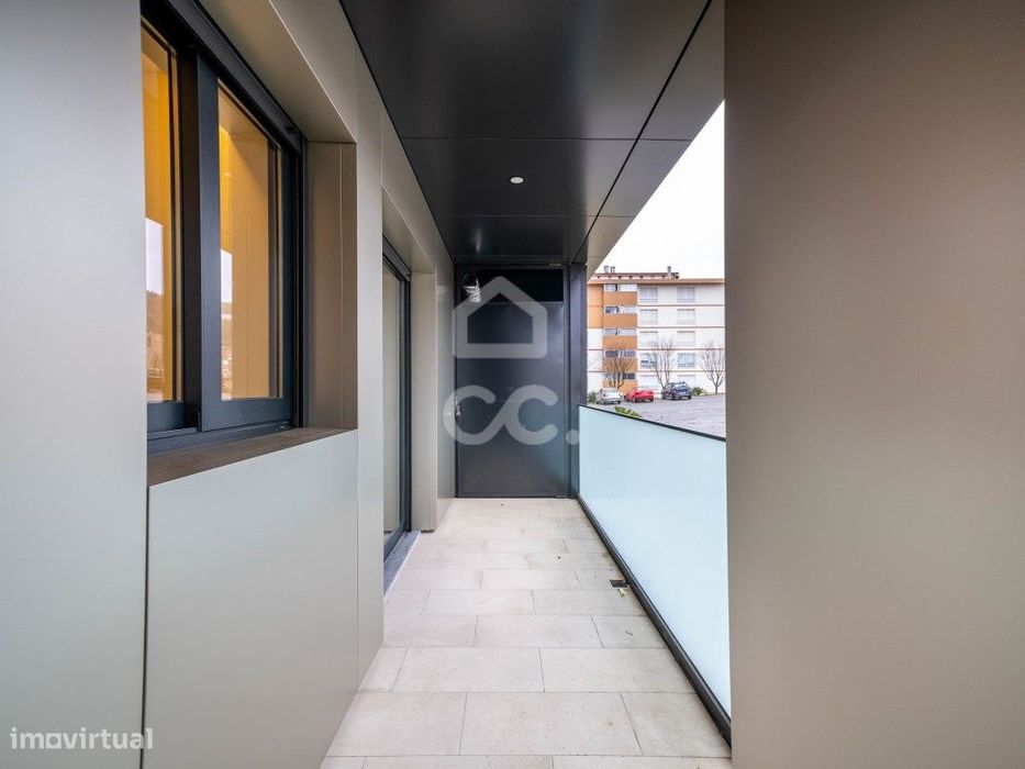 Apartamento T1, semi-novo, em Calendário