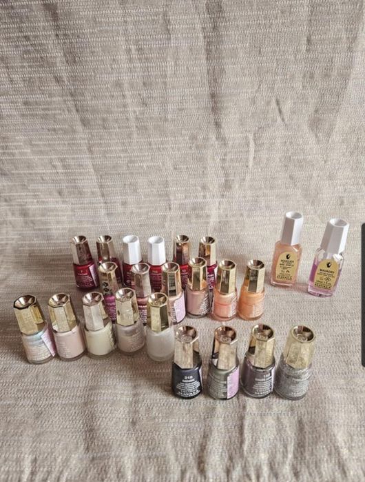 Лак для нігтів Мавала 21 шт, а також захист під лак та швидка сушка.