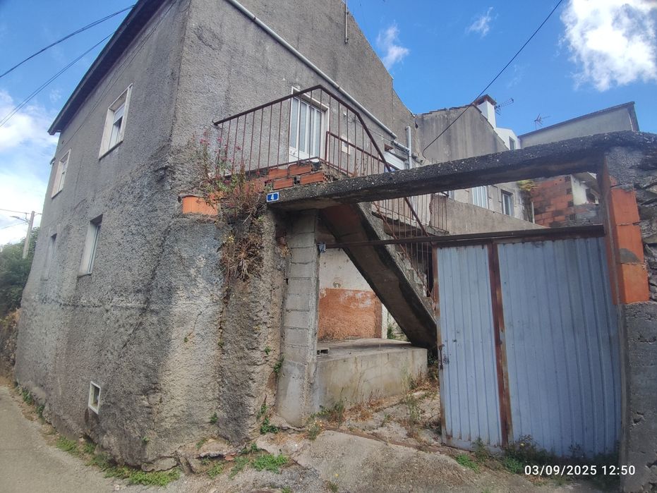 Moradia T3/pátio/espaço