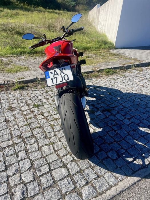 Ducati Streetfighter V4s Red 2023 tem 2 lugares