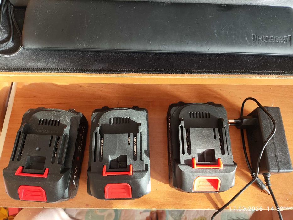 Akumulatory Baterie Makita Gisam 3 szt + ładowarka