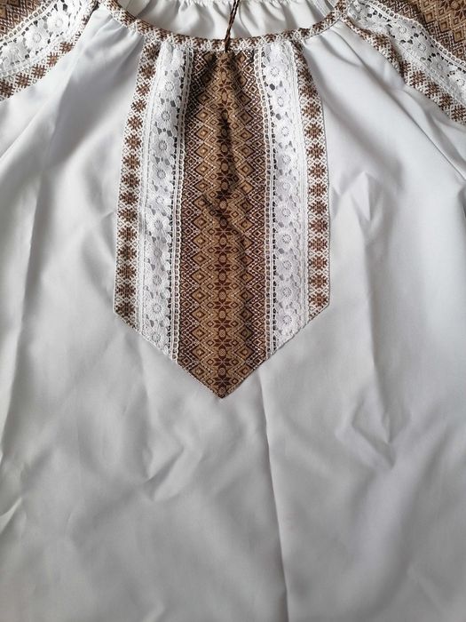 Жіноча вишиванка