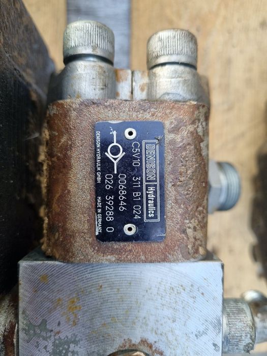 hitachi lx 210 komplet hydrauliki