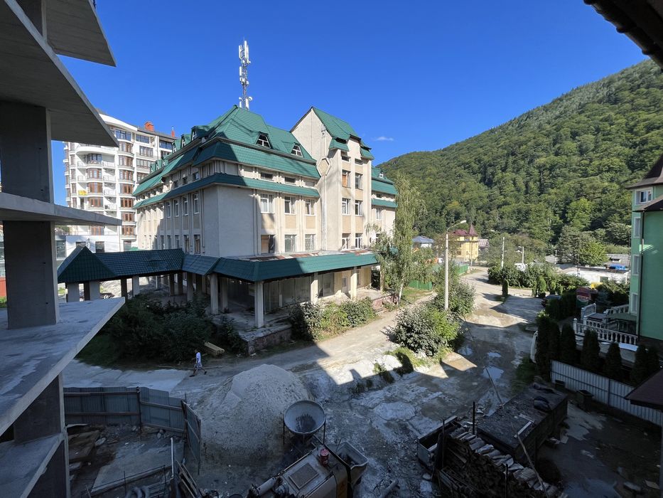 Продаж будівлі в центрі Яремче