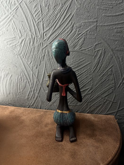 фігурка статуї,  декоративна скульптура африканської жінки