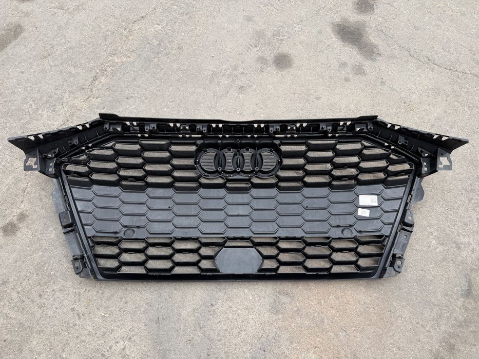 Grelha frontal Audi A3 8y0