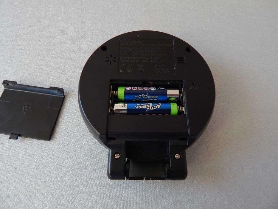 Электронные настольные часы.