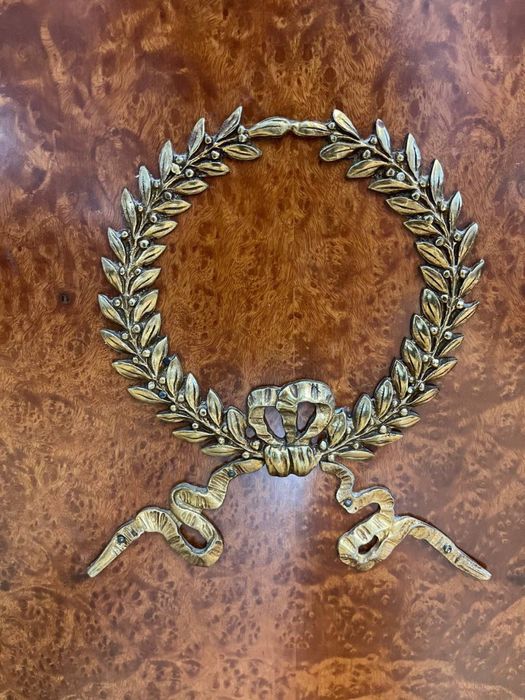 Комод для вітальні Італія в стилі Empire
Дерево горіх