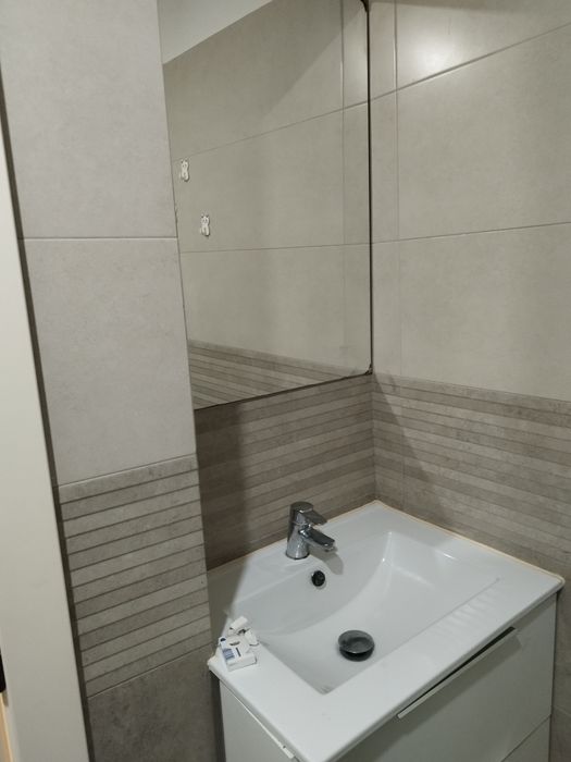 Alugo quarto com suíte