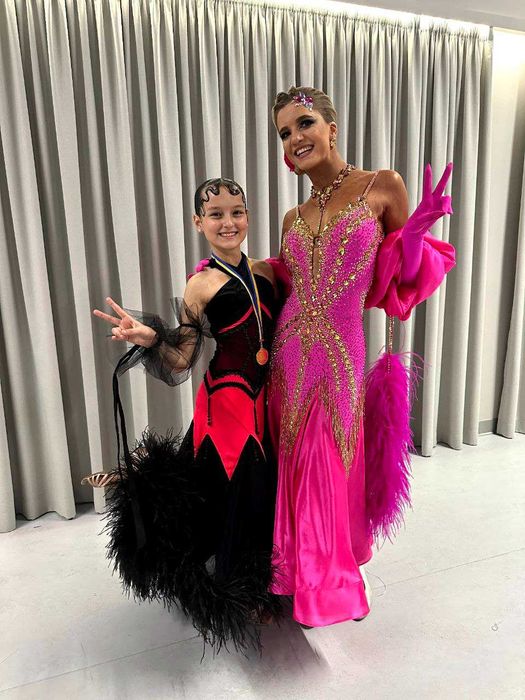 Неймовірна сукня для бальних танців