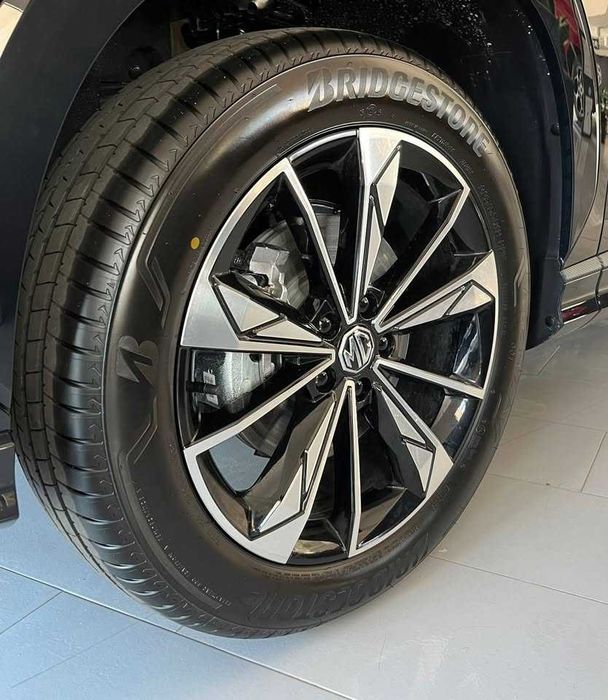 Komplet NOWYCH opon 225/55 R19 Bridgestone Alenza 001