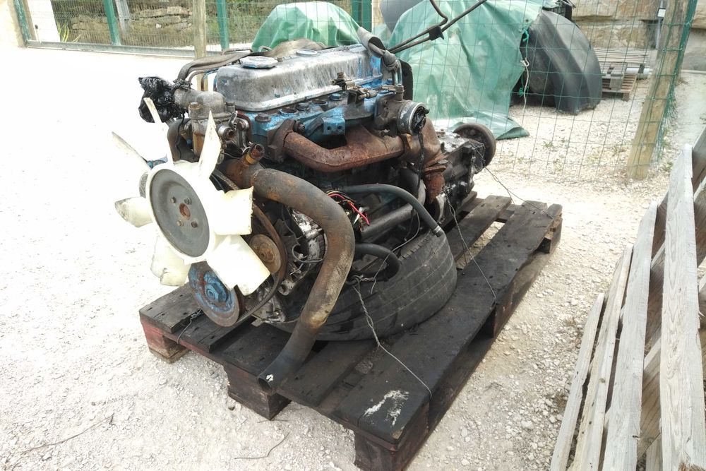 Motor Nissan SD22 2.2 diesel & caixa manual de 5 velocidades