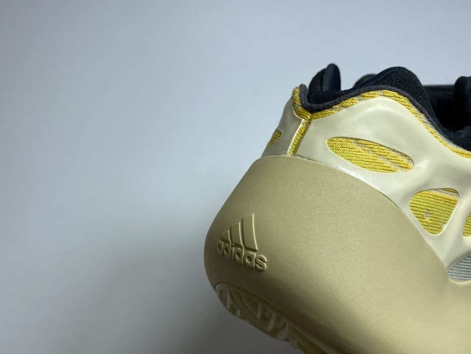 40-25см ОРИГІНАЛ 100% Кросівки ADIDAS YEEZY 700 V3 Safflower G54853