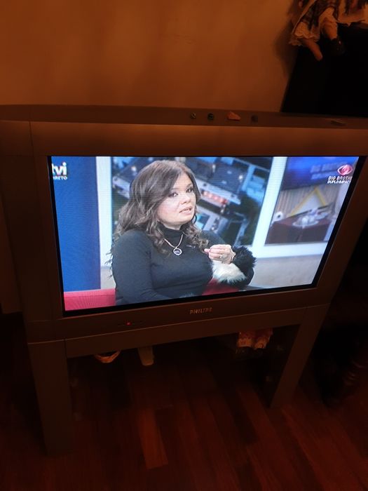 TV 32 polegadas + movel tv grundig