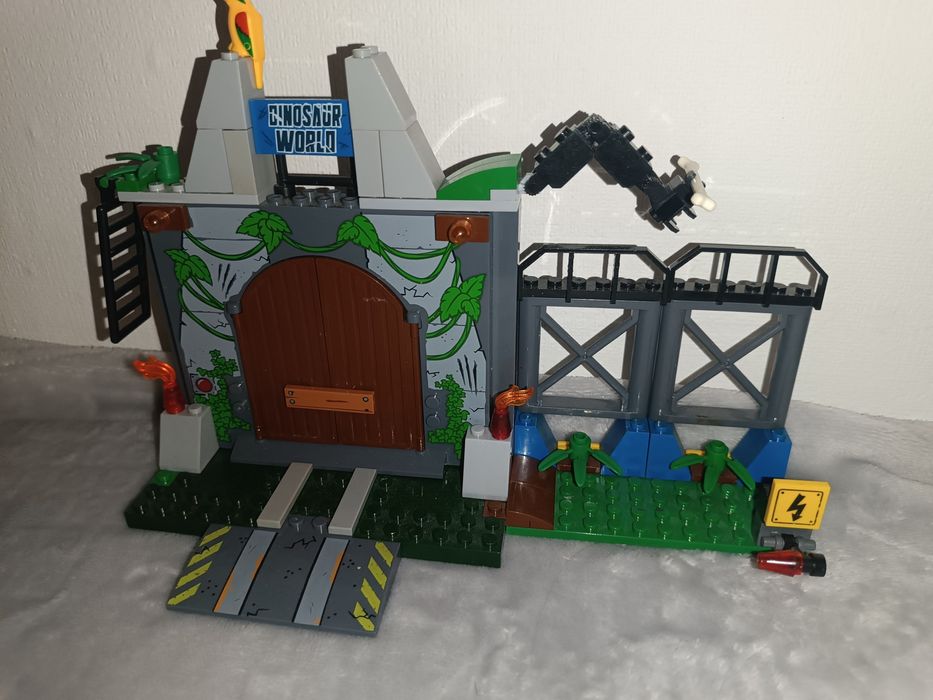 Lego Китай набор динозаврів,парк юрського періоду,база,машинки