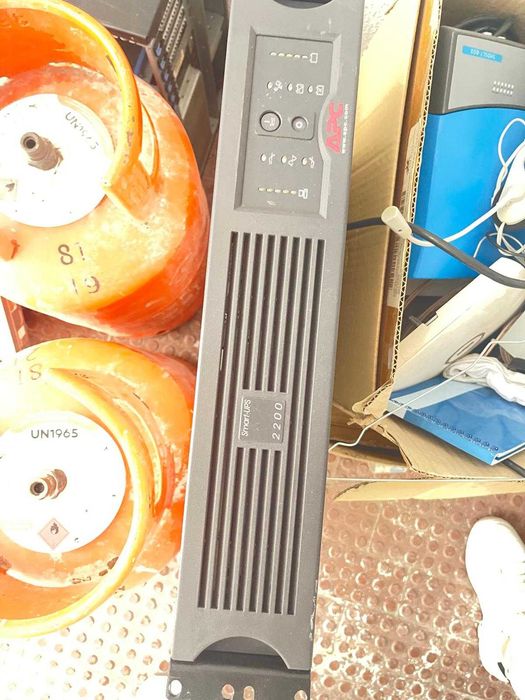 APC Smart-UPS 2200VA
