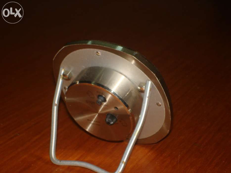 Relógio de mesinha de cabeceira vintage 30 anos Suiço