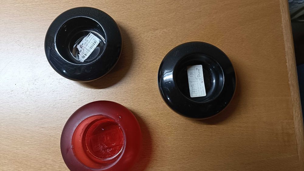 Três suporte/porta velas em vidro