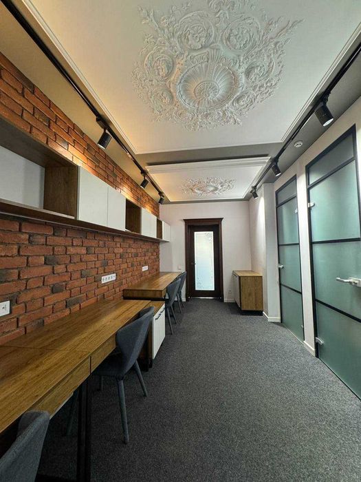 Приміщення в центрі Пластова  20 000 +КП