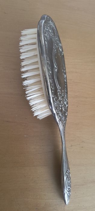 Szczotka i grzebień zestaw toaletowy.