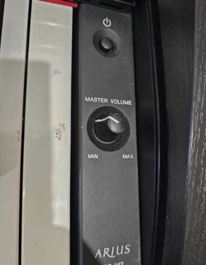 Piano Yamaha Arius YDP 142, como NOVO!