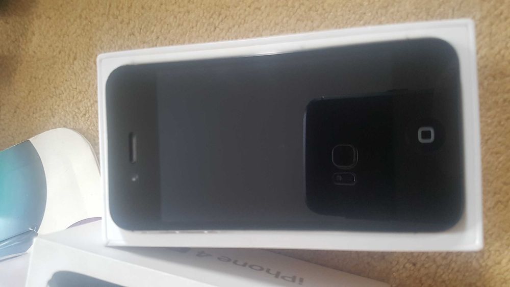 iPhone 4s telemóvel como novo com capas silicone novas e acessórios
