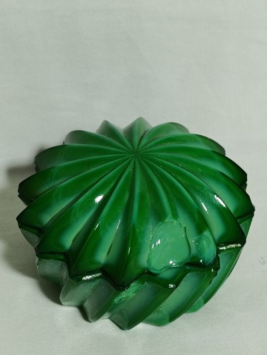 Комплект вінтажний.Скринька,буси