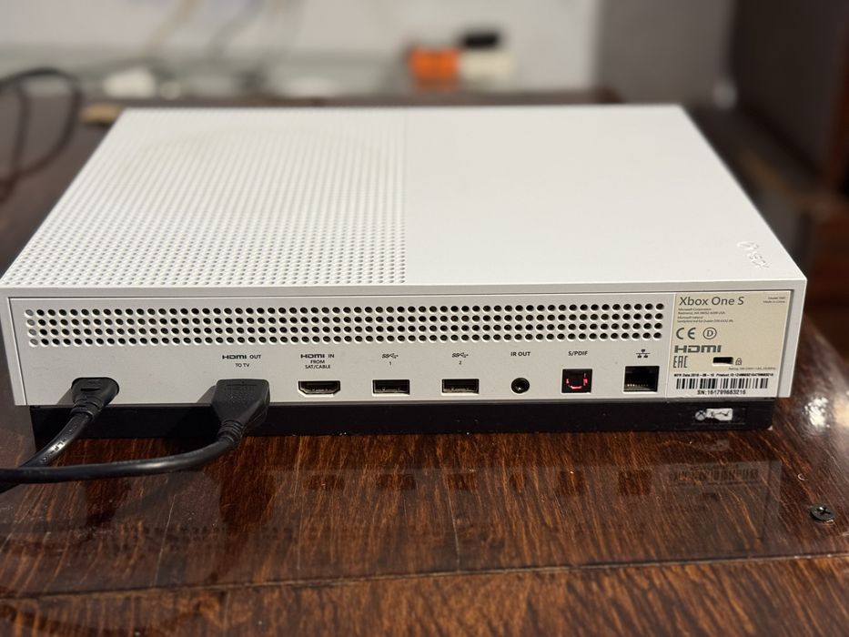 Продам xbox one s 1TB