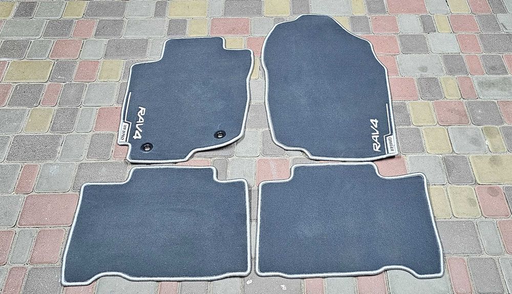 Продам оригінальні літні коври на Toyota Rav - 4 2015 по 2018 рік