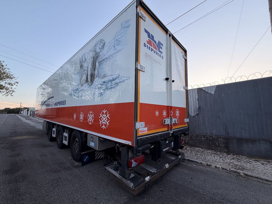 FRIGORIFICO FRUEHAUF Carrier Vector 1850MT Excelente Estado Eixo Firecional 2009 ###OPORTUNIDADE###